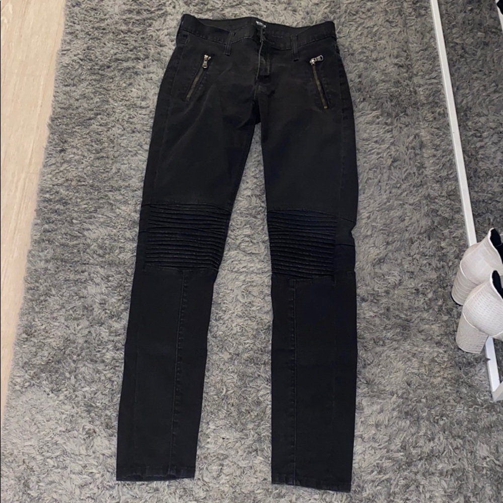 black skinny jeans